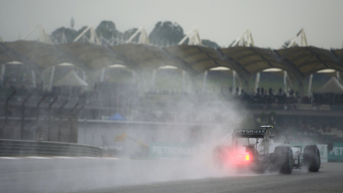 GP Μαλαισίας: Ο Χάμιλτον στην pole υπό βροχή!